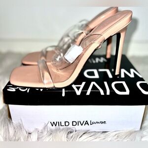 DIVA Lounge Black Heels and Peach Heels